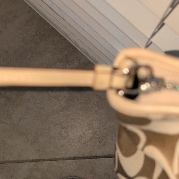 2009 Coach Kristen Tan Signature C Shoulder Bag 13129 - Picture 7 of 16